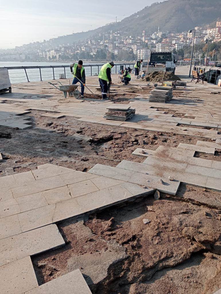 FIRTINANIN VERDİĞİ HASARLAR ONARILIYOR 